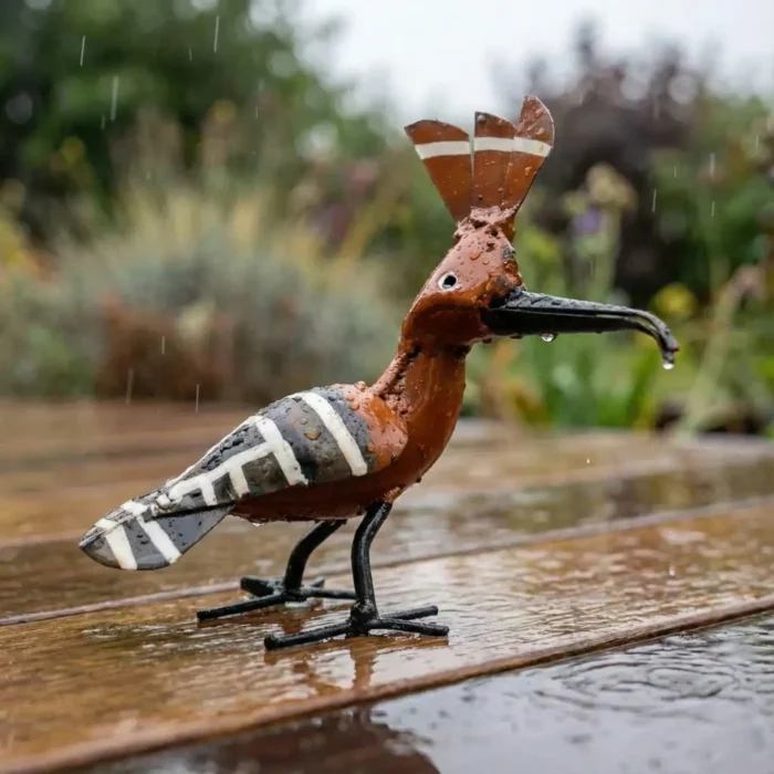 Huppe - Sculpture oiseau métal recyclé pour jardin - sous la pluie