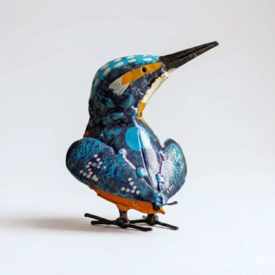 Martin-Pêcheur 12cm - Sculpture oiseau en métal de récupération - Fond blanc