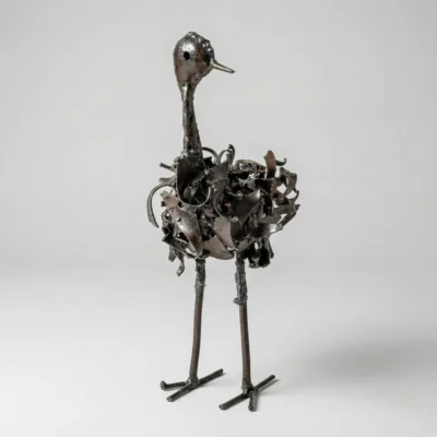 Sculpture d'autruche en métal recyclé - 90 cm -Décoration pour jardin - Fond Blanc