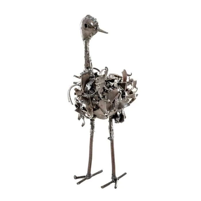 Sculpture d'autruche en métal recyclé