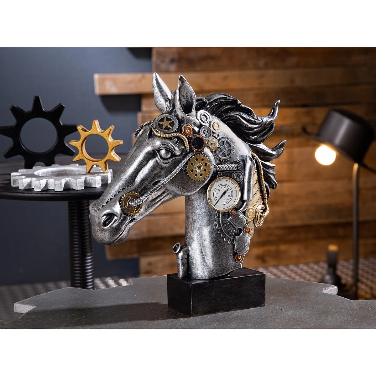 Sculpture steampunk tête de cheval en situation