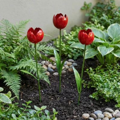 Tulipe - Fleur en fer forgé pour jardin - métal recyclé dans un jardin