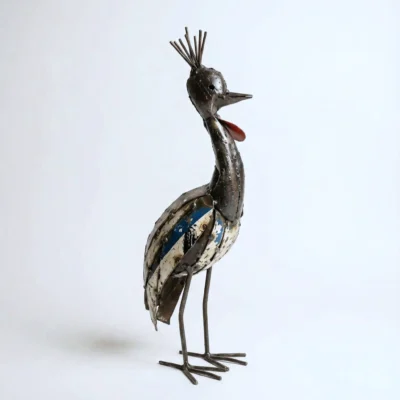 Grue couronnée - Sculpture métal recyclé animaux - Fond blanc 2