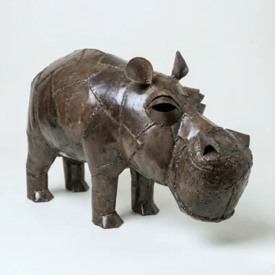 Statue Hippopotame - Sculpture XXL en métal pour jardin - Fond blanc