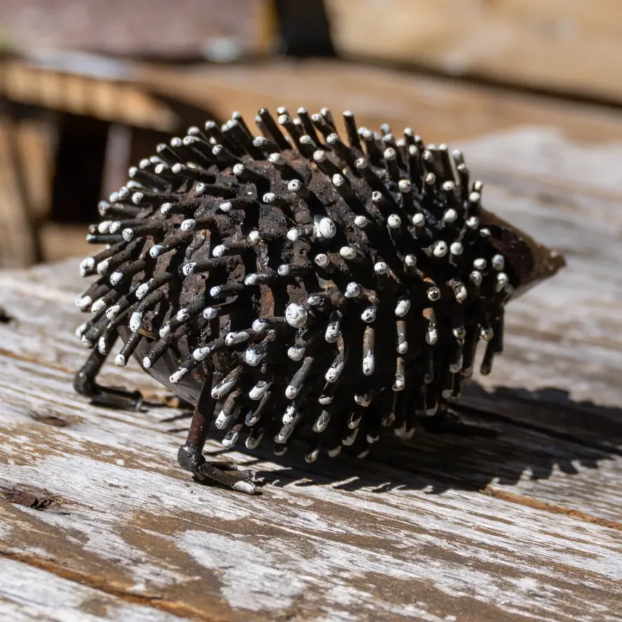 Hérisson – sculpture animaux en métal recyclé de dos