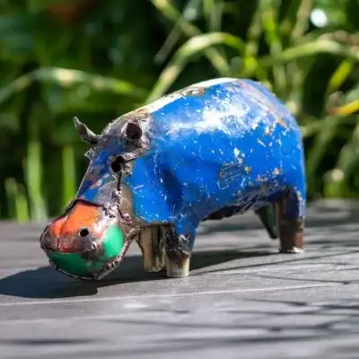 Sculpture Hippopotame métal recyclé pour jardin & intérieur - zoom